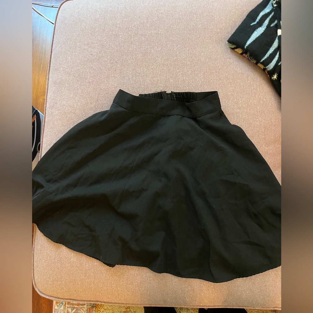 Retrolicious black skirt